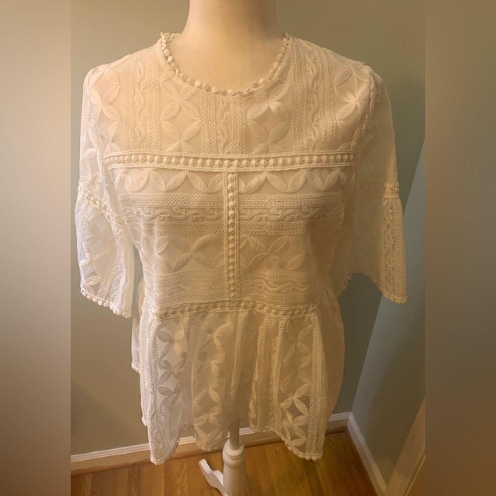 Chic-wish white lined sheer lace top, size M